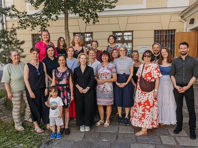 Gruppenfoto von rund 20 Personen