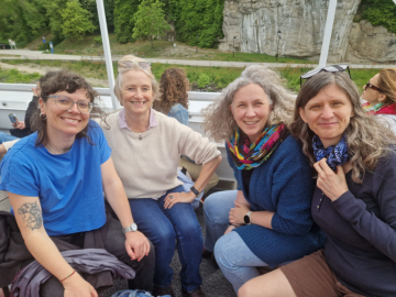 4 Frauen auf einem Boot