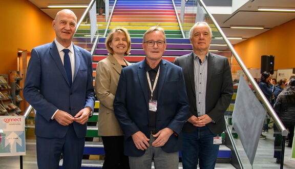 Auf dem Bild sieht man Christian Dörfel, Edith Zankl (IV Sozialunternehmen), Josef Pürmayr (Sozialplattform OÖ), Christian Stark (FH OÖ - Campus Linz).