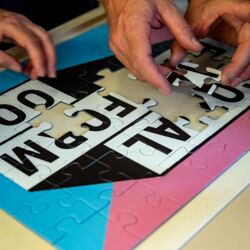 Foto beim Puzzlen
